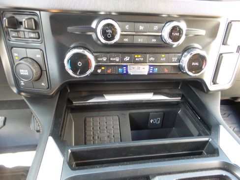 Used 2024 Ford F350 Platinum w/ FX4 Off-Road Package AWD/4WD image 79
