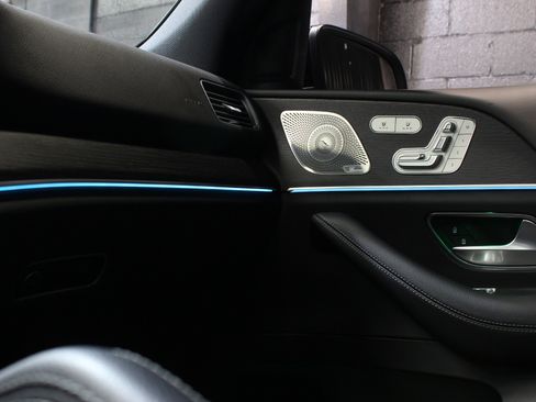 Used 2025 Mercedes-Benz GLE 580 4MATIC w/ Driver Assistance Package image 76