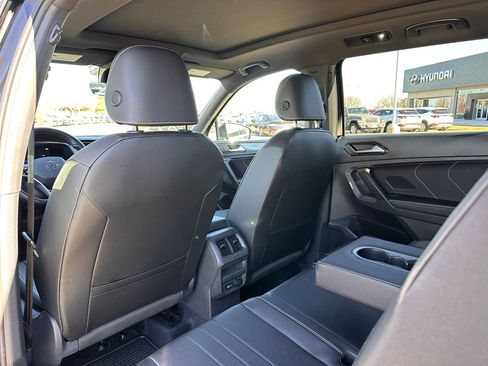 Used 2022 Volkswagen Tiguan SE R-Line image 12