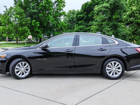 Used 2019 Chevrolet Malibu LT w/ Leather Package FWD image 4
