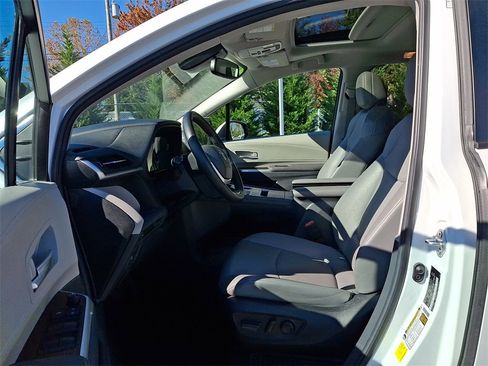 Certified 2024 Toyota Sienna XLE image 14