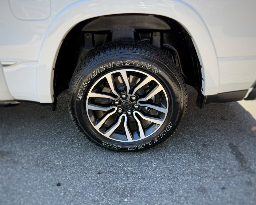 Used 2026 RAM 1500 Limited AWD/4WD image 16