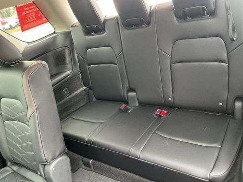 Used 2024 Nissan Pathfinder Platinum w/ Cargo Package image 28