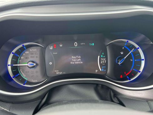 Used 2022 Chrysler Pacifica Touring-L FWD image 27