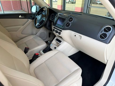 Used 2017 Volkswagen Tiguan S FWD image 23