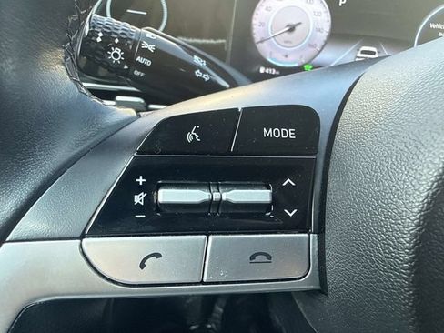 Used 2022 Hyundai Elantra Limited FWD image 24