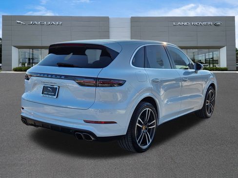 Used 2023 Porsche Cayenne Turbo image 4