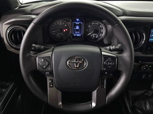 Used 2019 Toyota Tacoma TRD Off-Road AWD/4WD image 16