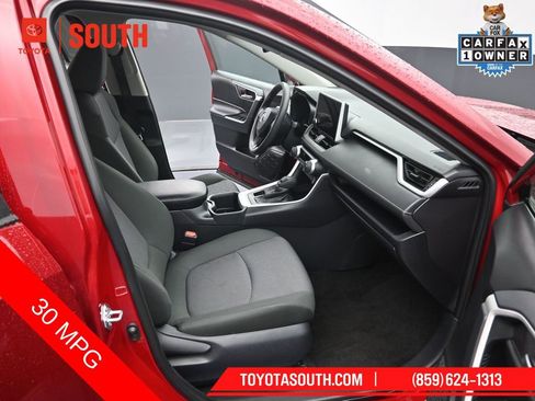 Used 2025 Toyota RAV4 XLE AWD/4WD image 29