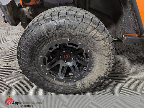 Used 2012 Jeep Wrangler Unlimited Sahara w/ Connectivity Group image 29