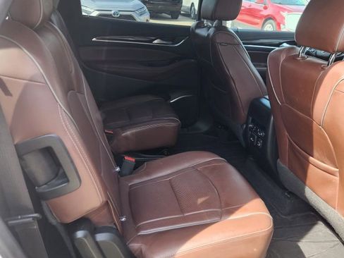 Used 2018 Buick Enclave Avenir w/ Avenir Technology Package AWD/4WD image 4