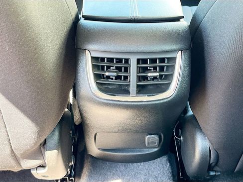 Used 2025 Chevrolet Malibu LT image 30