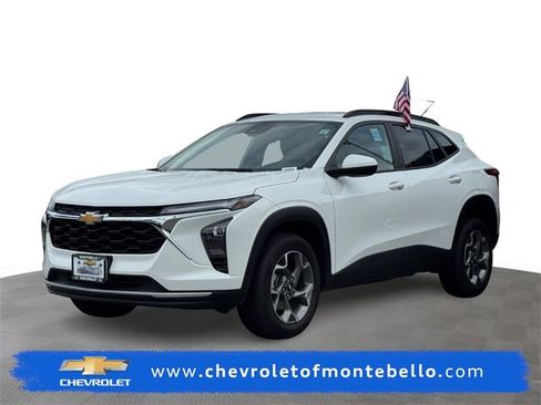 Certified 2025 Chevrolet Trax LT image 1