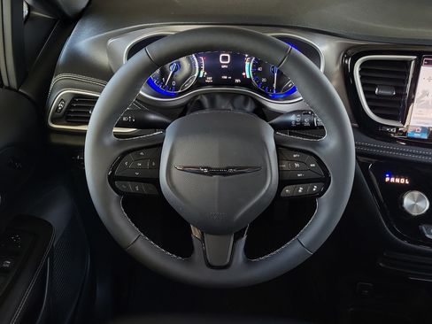 New 2026 Chrysler Pacifica Select FWD image 13