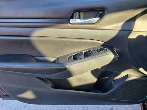 Used 2025 Nissan Altima 2.5 SV image 8