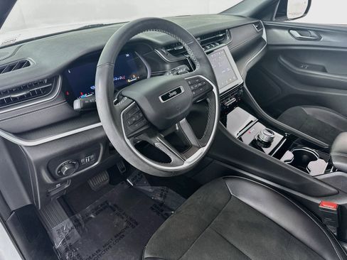 Used 2023 Jeep Grand Cherokee L Laredo RWD image 9