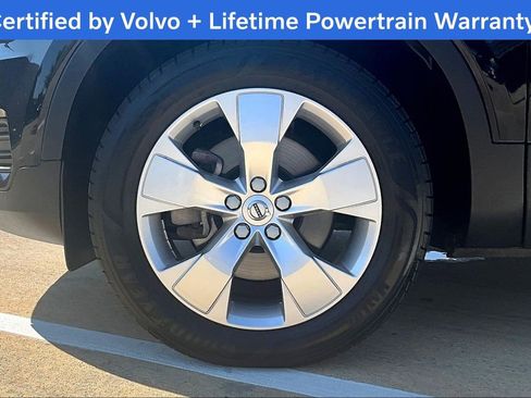 Used 2022 Volvo XC40 T5 Momentum image 11