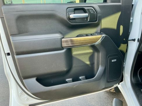 Used 2021 Chevrolet Silverado 1500 LT Trail Boss w/ Convenience Package II image 44