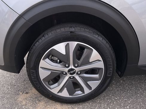 Used 2022 Kia Niro EX w/ Cold Weather Package image 10