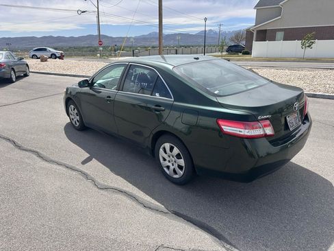 Used 2010 Toyota Camry LE image 4