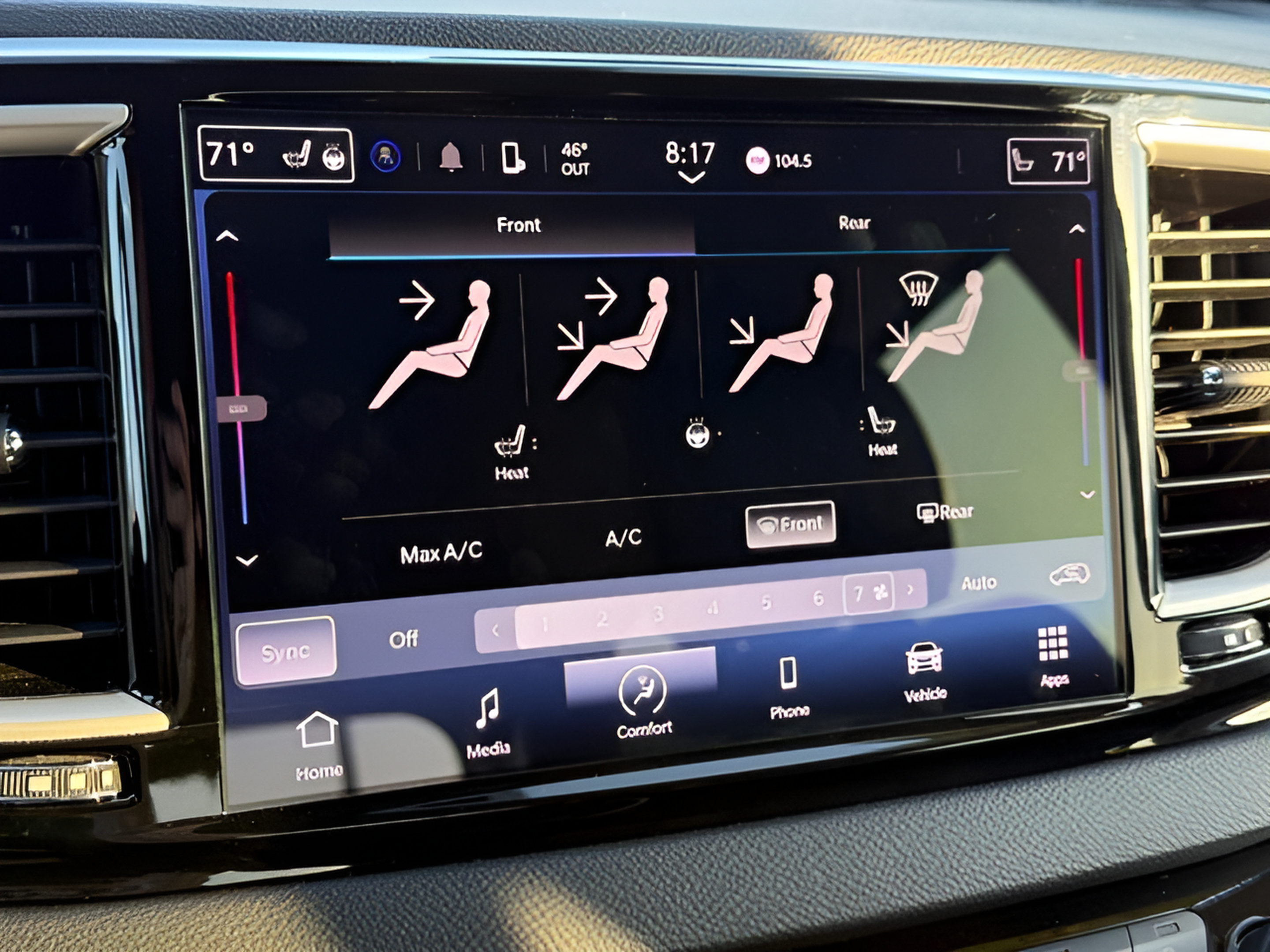 Used 2024 Chrysler Pacifica Touring-L FWD image 24