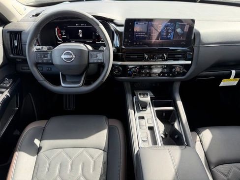 New 2026 Nissan Pathfinder Platinum FWD image 16