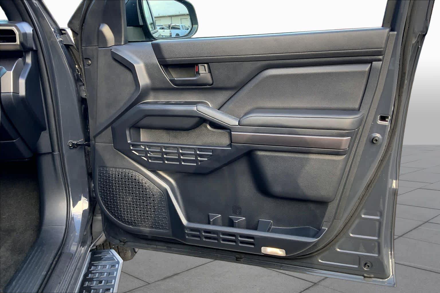 Used 2025 Toyota 4Runner SR5 AWD/4WD image 23