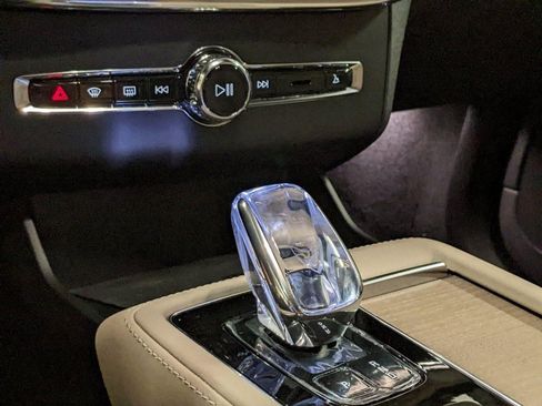 New 2026 Volvo XC90 B6 Plus w/ Protection Package Premier image 22