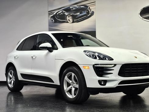 Used 2018 Porsche Macan Sport Edition AWD/4WD image 3