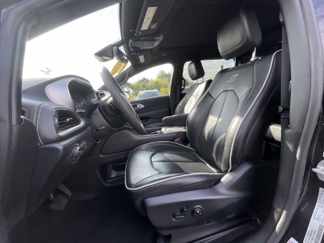 Used 2025 Chrysler Pacifica Limited FWD image 17