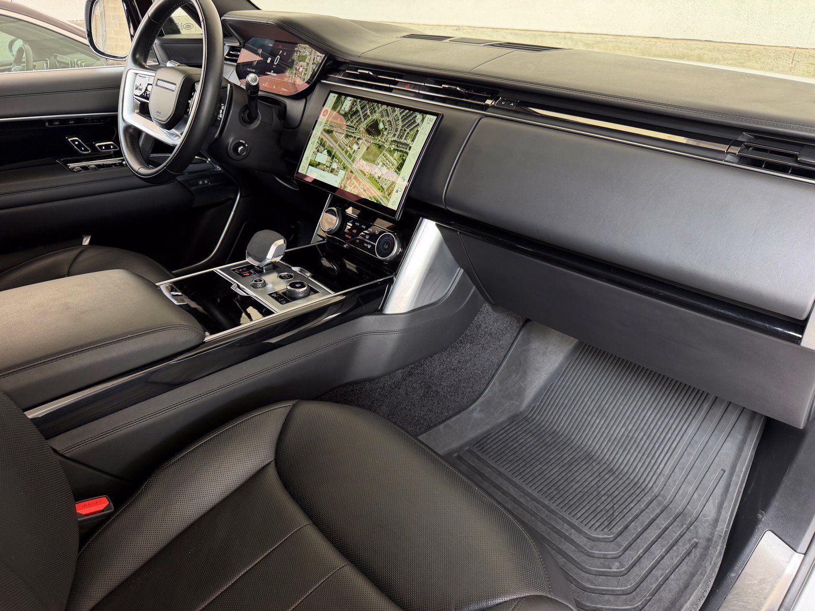Used 2022 Land Rover Range Rover SE AWD/4WD image 17