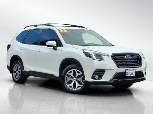 Used 2023 Subaru Forester Premium image 1