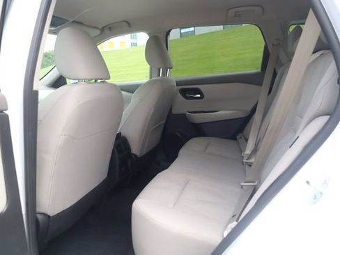 Used 2025 Nissan Rogue SV FWD image 22