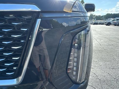 Used 2025 Cadillac Escalade ESV Luxury RWD image 10