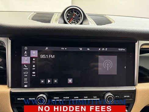 Used 2021 Porsche Macan image 23