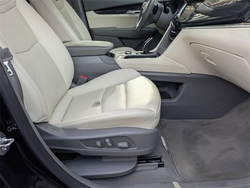 Used 2025 Cadillac XT6 Premium Luxury image 38