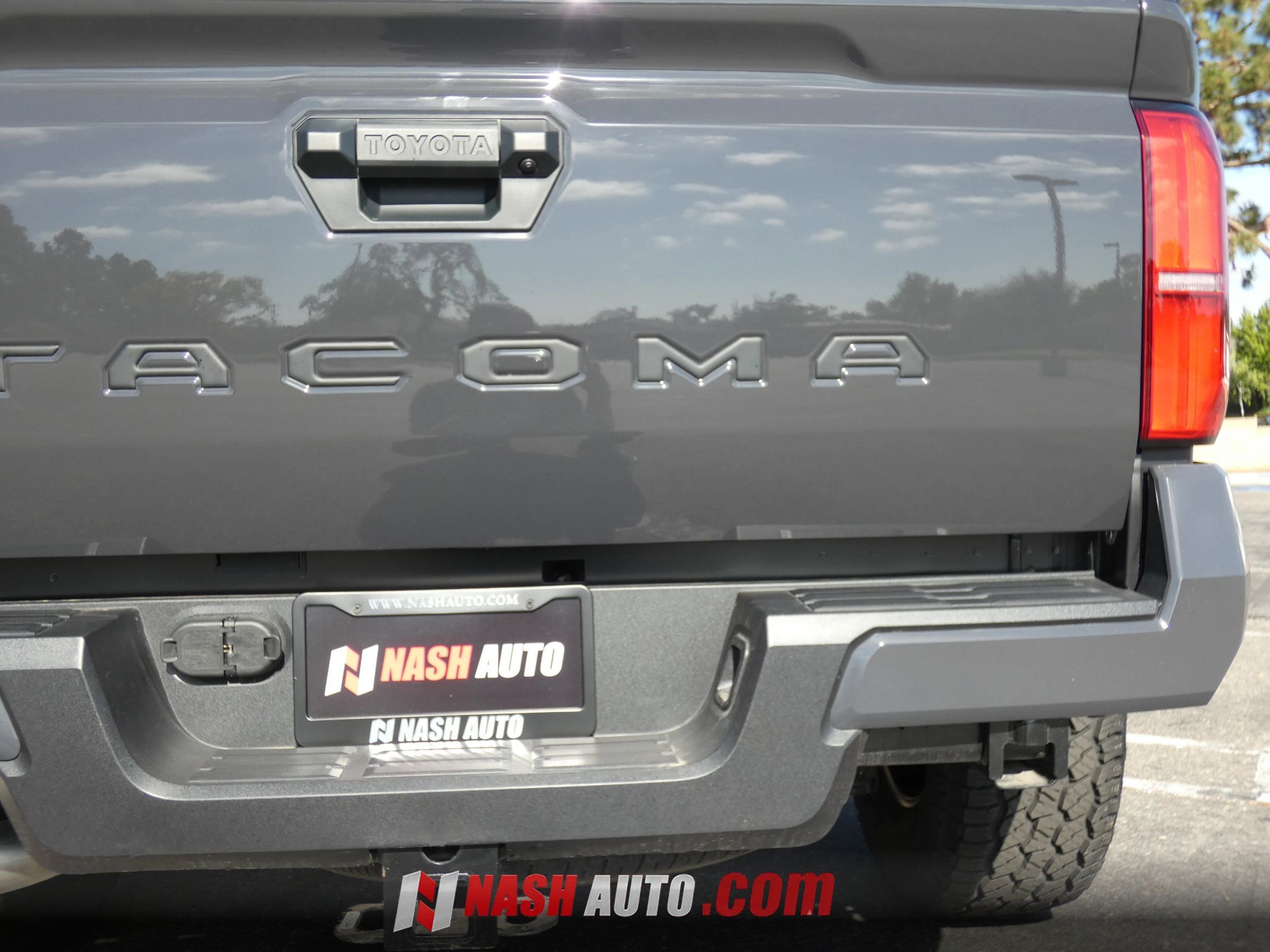 Used 2026 Toyota Tacoma SR5 AWD/4WD image 9