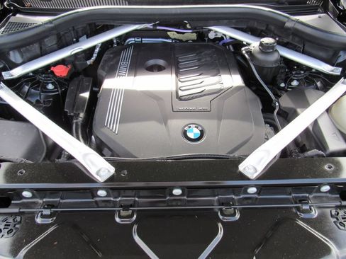 Used 2023 BMW X5 xDrive40i w/ Premium Package AWD/4WD image 12