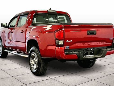 Used 2018 Toyota Tacoma SR image 10