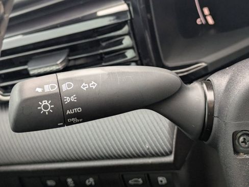 Used 2025 Toyota Camry SE w/ Convenience Package image 27