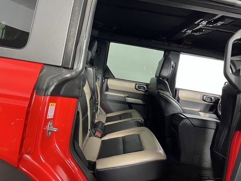 Used 2023 Ford Bronco Wildtrak image 28