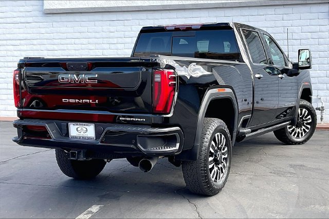 Used 2024 GMC Sierra 3500 Denali Ultimate AWD/4WD image 13