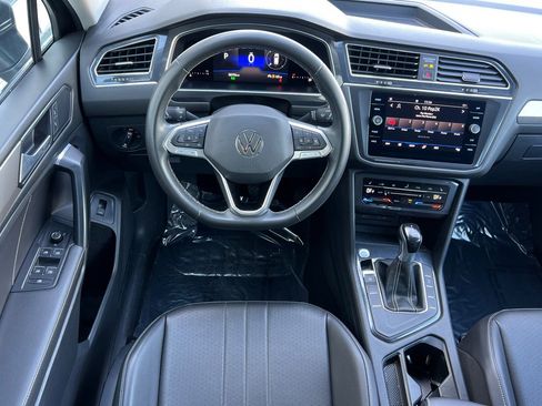 Used 2022 Volkswagen Tiguan SE image 14