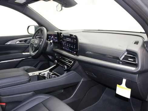 New 2026 Chevrolet Traverse LT w/ Sun and Wheel Package FWD image 24