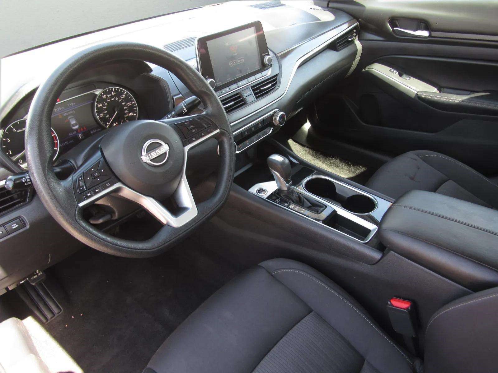 Used 2024 Nissan Altima 2.5 SV FWD image 14