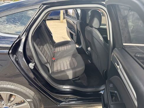 Used 2020 Ford Fusion SE image 12