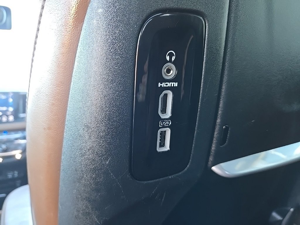 Used 2018 Chrysler Pacifica Limited w/ Tire & Wheel Group FWD image 39