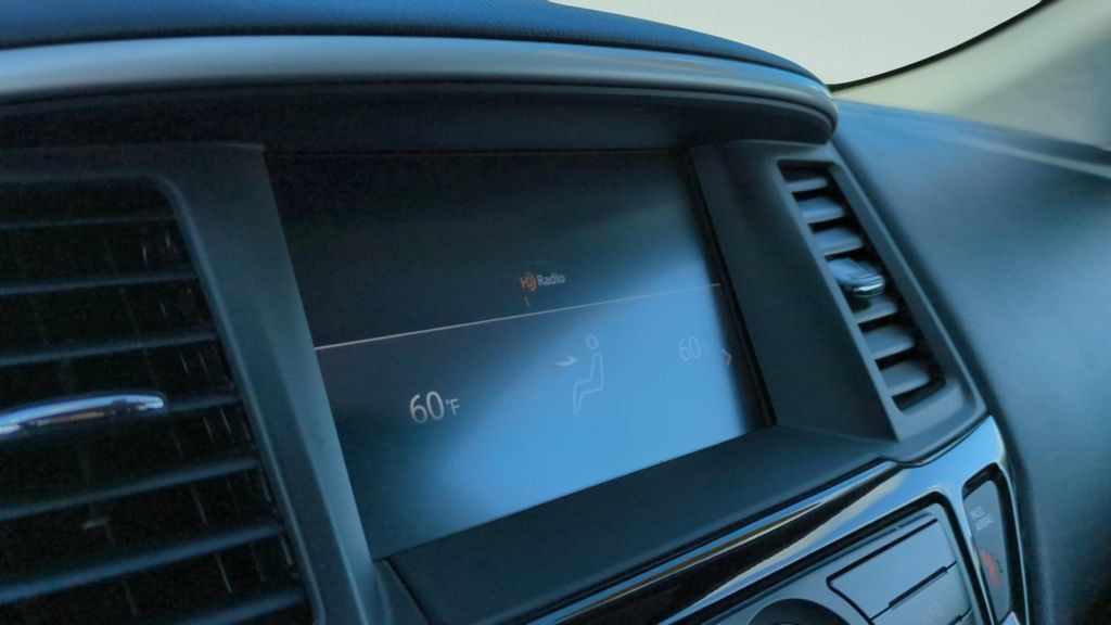 Used 2020 Nissan Pathfinder S FWD image 18