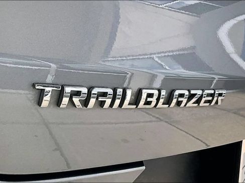 Used 2023 Chevrolet TrailBlazer LT FWD image 25