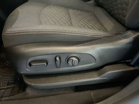 Used 2021 Chevrolet Equinox LT image 12